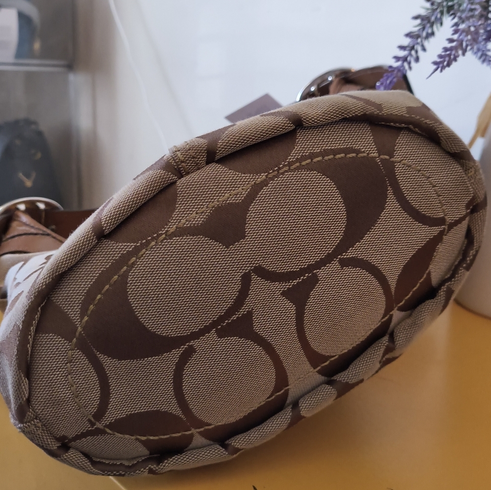 COACH Signature Bleeker Hobo Bag In EUC - Picture 9 of 9